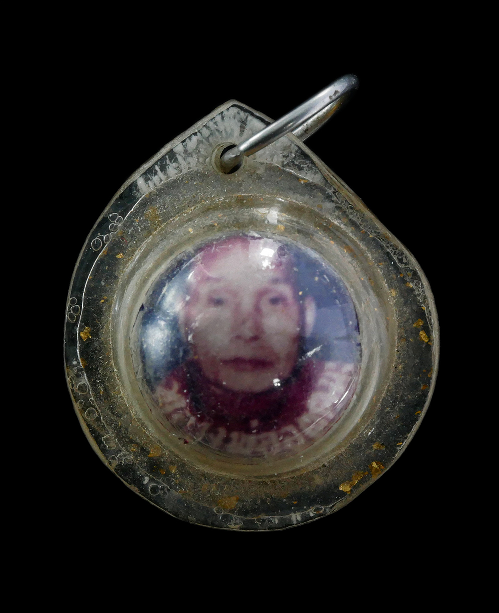 21Jul24 (101)p.jpg - ลูกอมเทียนชัย ลูกนิมิต ติดรูปถ่าย รุ่นแรก หลวงพ่ออุตมะ วัดวังวิเวการาม จ.กาญจนบุรี เนื้อผงพุทธคุณ ผงว่าน ปิดทองสวยงาม พระเก่ามวลสารดี สร้างน้อยหายาก | https://kamulet.in.th